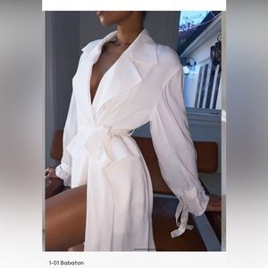 *NEW with tag** (Aritzia)
1-01 Babaton
TRENCH WRAP DRESS xs